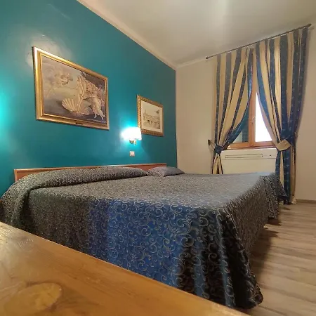 Santa Croce Hotel