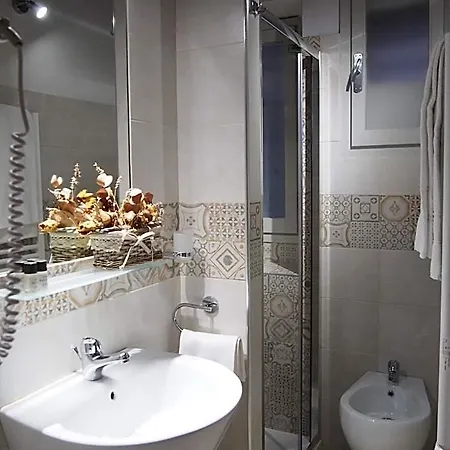 Santa Croce Hotel 2*