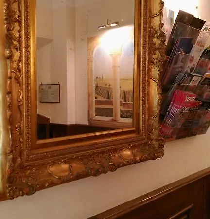 Santa Croce Hotel 2*