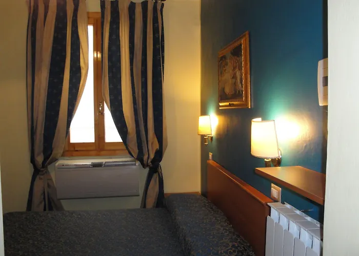 Hotel Santa Croce 2*