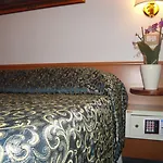Santa Croce Hotel